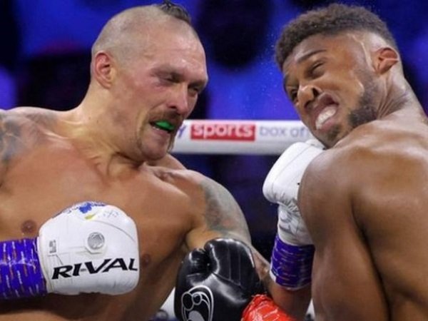 Oleksandr Usyk ketika sedang bertjinju melawan Anthony Joshua. (Images: Getty)