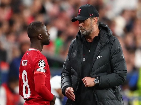 Jurgen Klopp mengajukan syarat jika Naby Keita memang ingin pergi meninggalkan Liverpool musim panas ini / via AP Photo