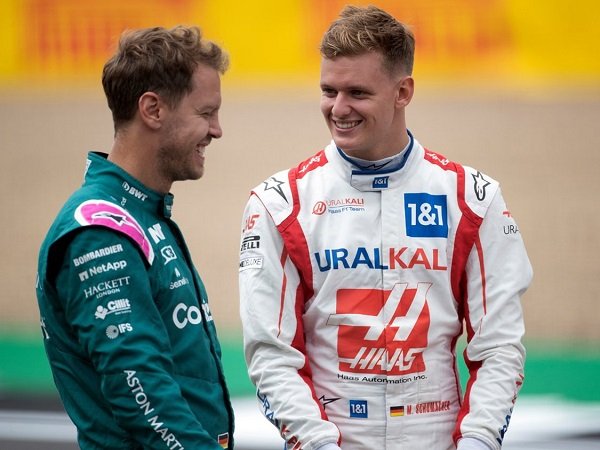 Sebastian Vettel ingin fansnya mulai dukung Mick Schumacher.