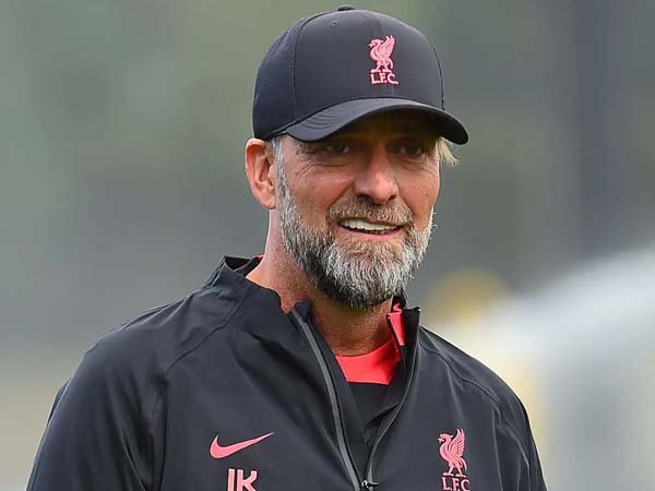 Klopp Ungkap Detail Pertemuan Tim Liverpool Pada Tengah Pekan