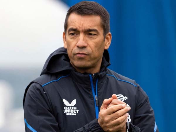 Liverpool Jadi Lawan Terberat Bagi Giovanni Van Bronckhorst