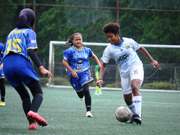 Pemain Persib Putri ketika beruji coba