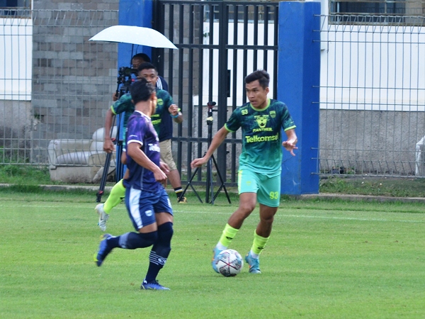 Erwin Ramdani di sesi game internal Persib