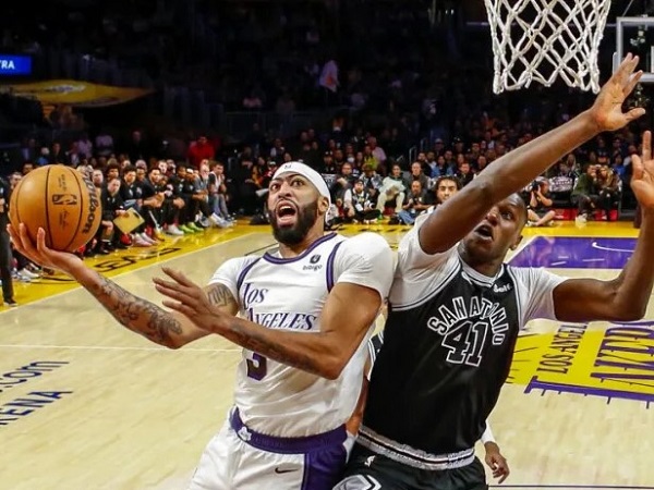 Anthony Davis Kembali Bermain Gemilang, Lakers Habisi Spurs | Liga Olahraga