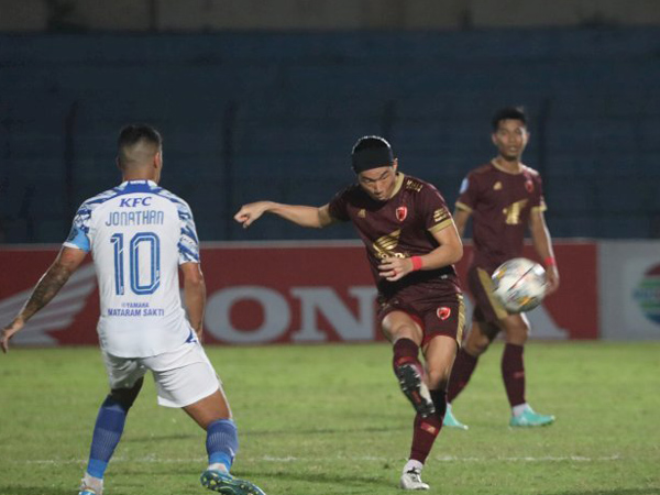 Gelandang PSM Makassar, Kenzo Nambu mencetak brace ke gawang PSIS Semarang