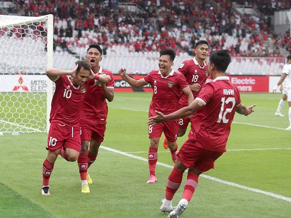 Pemain timnas Indonesia merayakan gol ke gawang Kamboja