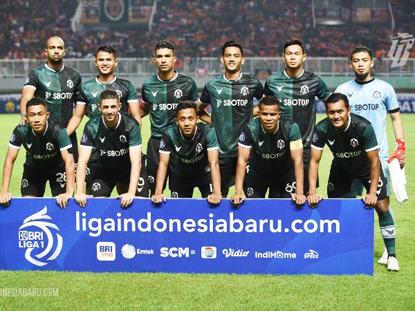 Pemain Persikabo 1973 ketika berfoto bersama jelang laga