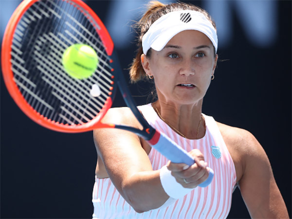 Lauren Davis bangs Sloane Stephens in Hobart