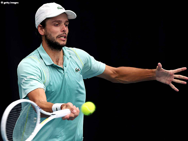 Gregoire Barrere bertahan sekuat tenaga demi atasi John Isner di Auckland