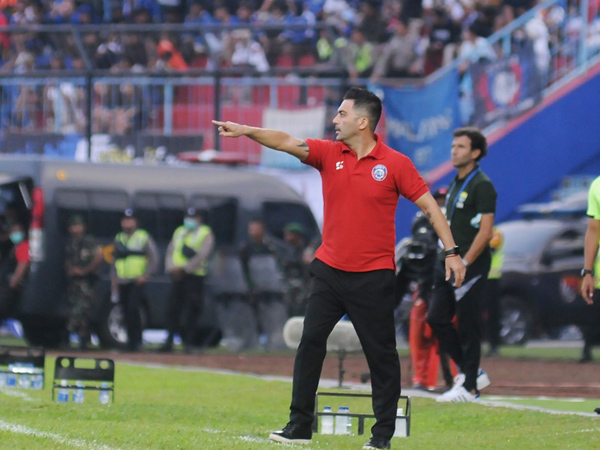 Pelatih Arema FC, Javier Roca