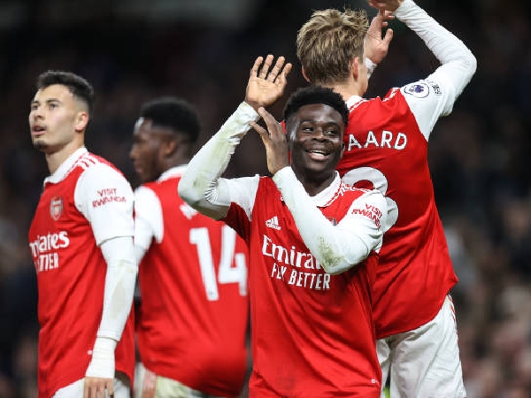 Arsenal unggul delapan poin di puncak klasemen Premier League