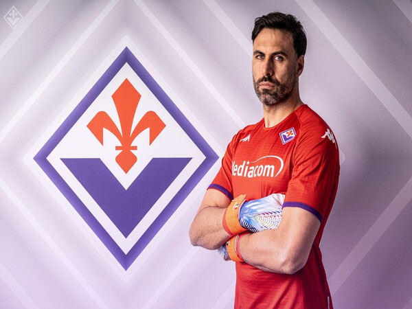 Salvatore Sirigu buka suara terkait kepindahannya dari Napoli ke Fiorentina di bursa transfer kali ini / via ACF Official