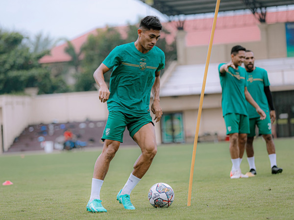 Pemain bertahan Persebaya Surabaya, Riswan Lauhin