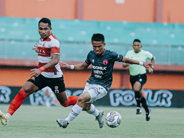 Laga Madura United kontra Persita Tangerang