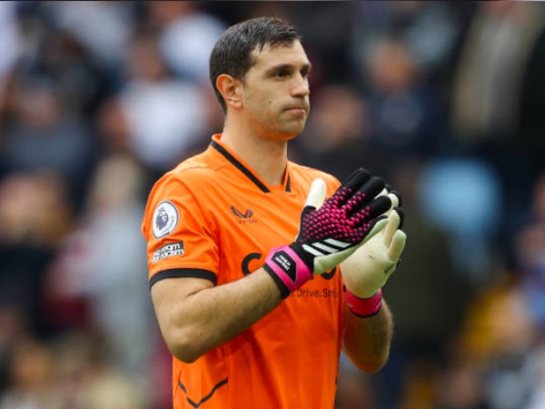 Aston Villa Pertimbangkan Jual Emiliano Martinez di Musim Panas