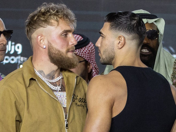 Jake Paul (kiri) dan Tommy Fury saling bertemu langsung jelang duel pada hari Minggu lusa (Sumber Foto: Boxingscene)