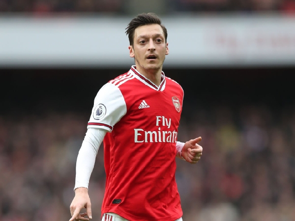 Mesut Ozil memutuskan pensiun pada usia 34 tahun