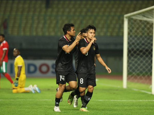 Pemain timnas Indonesia, Witan Sulaeman merayakan gol ke gawang Burundi