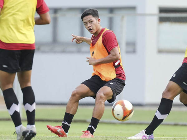 Pemain bertahan Persija Jakarta, Ilham Rio Fahmi berlatih di timnas Indonesia U-22