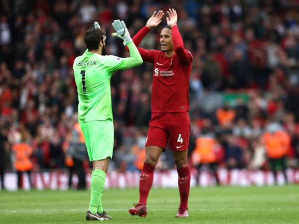 Virgil van Dijk Nilai Alisson Layak Dapat Pujian Sebesar Mohamed Salah