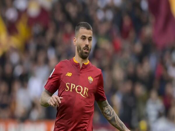 Leonardo Spinazzola menolak untuk banyak bicara soal kelanjutan kariernya bersama AS Roma / via Getty Images