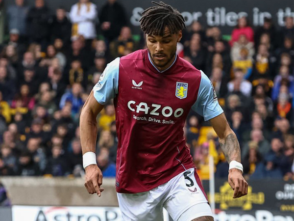 Bek Aston Villa, Tyrone Mings.