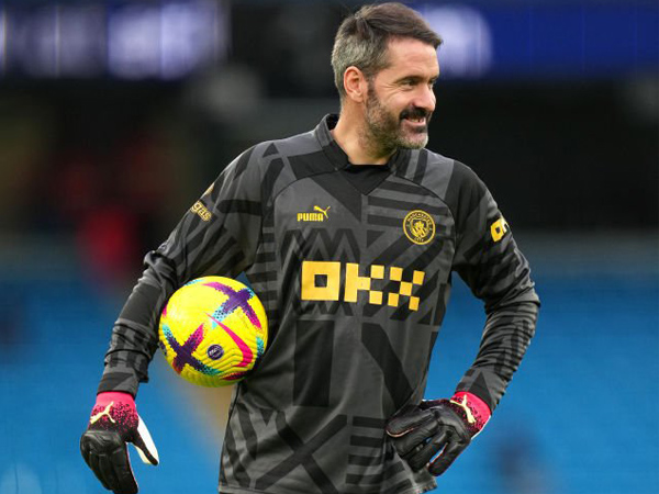 Kiper Manchester City, Scott Carson.