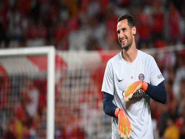 Kiper kedua PSG yaitu Sergio Rico, dilaporkan dalam kondisi yang mengkhawatirkan pasca mengalami kecelakaan kuda ketika melakukan ziarah di Spanyol / via AFP