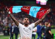 Sejarah! Emerson Palmieri Menangkan Lima Trofi Bergengsi di Eropa