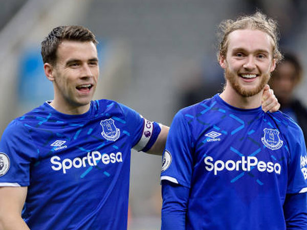 Lepas 3 Pemain, Everton Perpanjang Kontrak Seamus Coleman dan Tom Davies