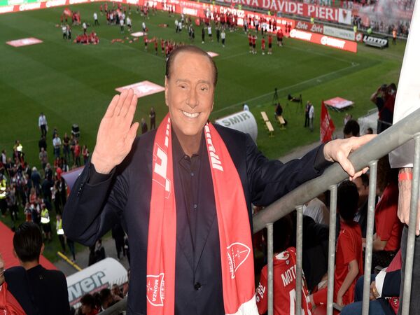 AC Monza akan mengubah nama stadion mereka menjadi Stadion Silvio Berlusconi sebagai bentuk penghormatan kepada mendiang presiden klub / via Getty Images