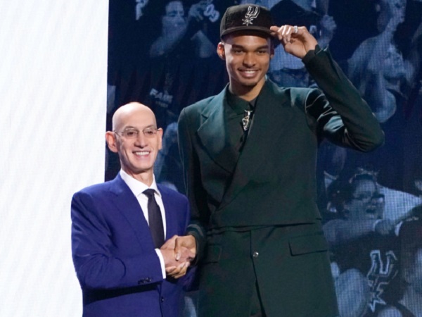 San Antonio Spurs akhirnya resmi memilih merekrut Victor Wembanyama pada draft pick pilihan nomor 1 NBA musim 2023/2024.(Images: Getty)