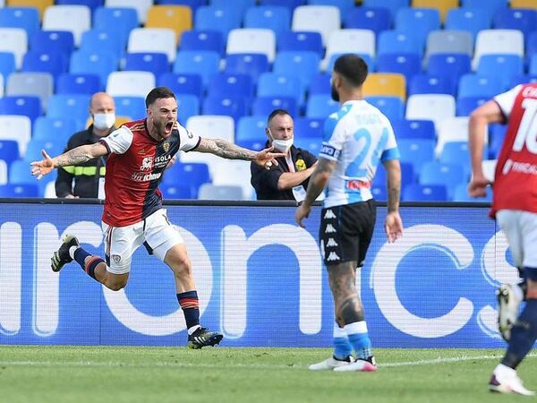 Gelandang andalan Cagliari yaitu Nahitan Nandez, dilaporkan masuk dalam pertimbangan Napoli untuk direkrut pada jendela transfer musim panas kali ini / via Getty Images