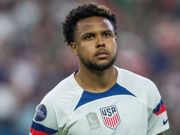 Minati Weston McKennie, Borussia Dortmund Saingi Aston Villa