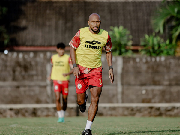 Bek senior PSS Sleman, Leonard Tupamahu