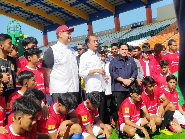 Presiden Joko Widodo Pantau Stadion SJH Dan Seleksi Timnas U-17 | Liga ...