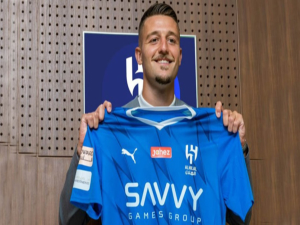 Al-Hilal dini hari ini (13/7) resmi mengumumkan keberhasilan mereka dalam merekrut gelandang asal Serbia yaitu Sergej Milinkovic-Savic / via Istimewa