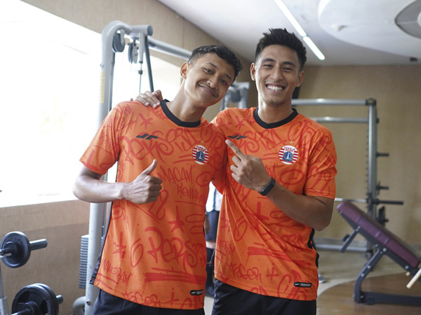 Pemain muda Persija Jakarta, Donny Tri Pamungkas (kiri)