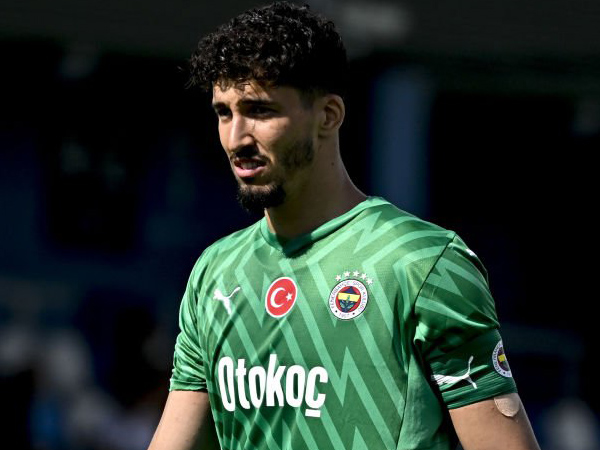 Kiper Fenerbahce, Altay Bayindir.