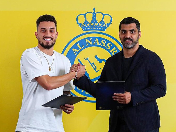 Bek kiri Al-Nassr, Alex Telles.