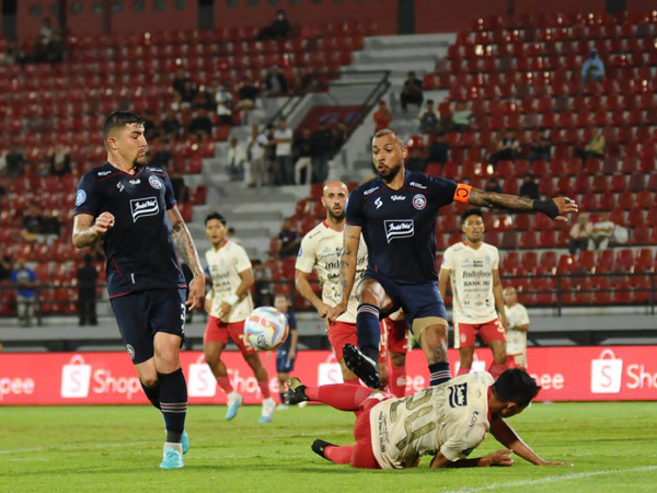 Penyerang Arema FC, Gustavo Almeida diharapkan kembali tampil tajam kontra Persis Solo