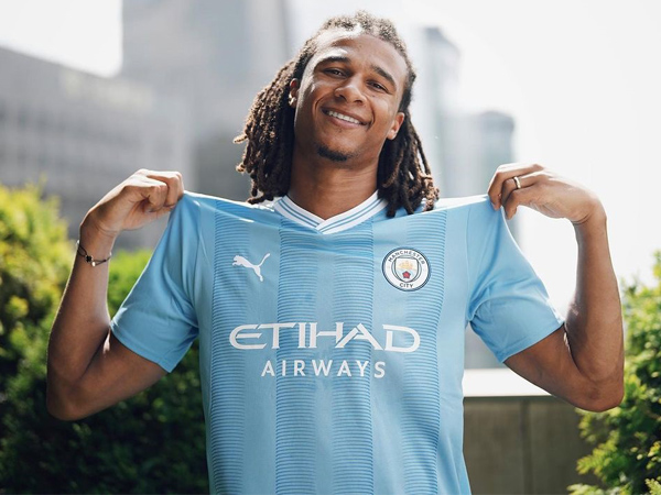 Bek Manchester City, Nathan Ake.