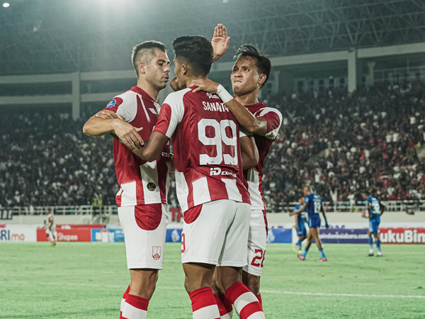 Penyerang Persis Solo, Ramadhan Sananta merayakan gol ke gawang Persib Bandung