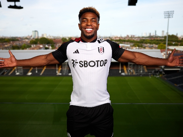 Adama Traore resmi berseragam Fulham