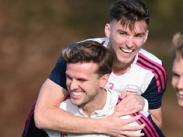 Rob Holding dan Kieran Tierney masuk daftar jual Arsenal