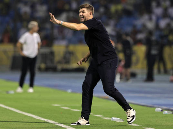 Steven Gerrard Bantah Kabar Al Ettifaq Minati Pemain Bermasalah