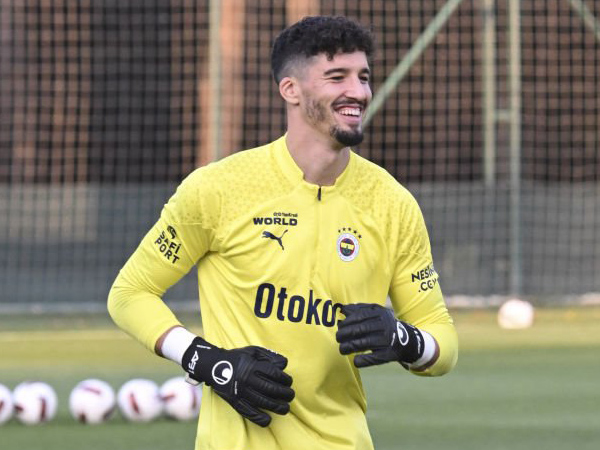 Kiper Fenerbahce, Altay Bayindir.