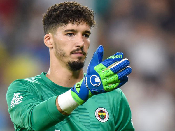 Kiper Fenerbahce, Altay Bayindir.