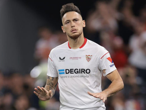 Striker Sevilla, Lucas Ocampos.