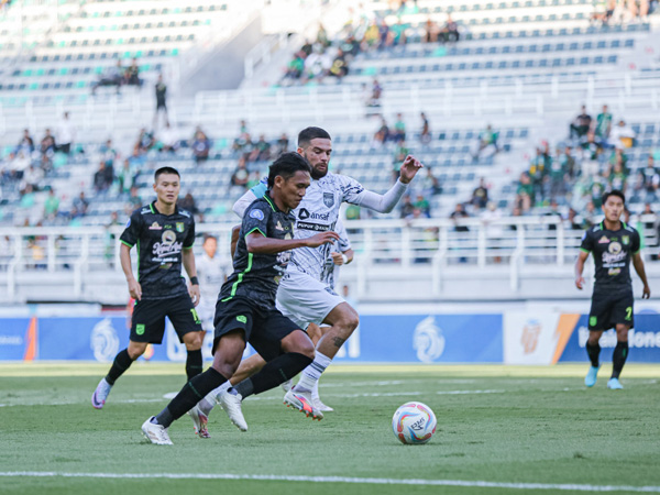 Bek sayap Persebaya Surabaya, Catur Pamungkas